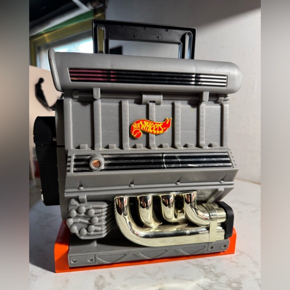 Vintage Mattel 1999 Hot Wheels V-8 STO-N-GO Engine Carrying Case - Picture 5 of 6